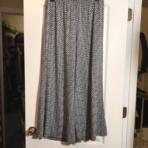 BIN10 black/white chevron palazzo pants sz XL
